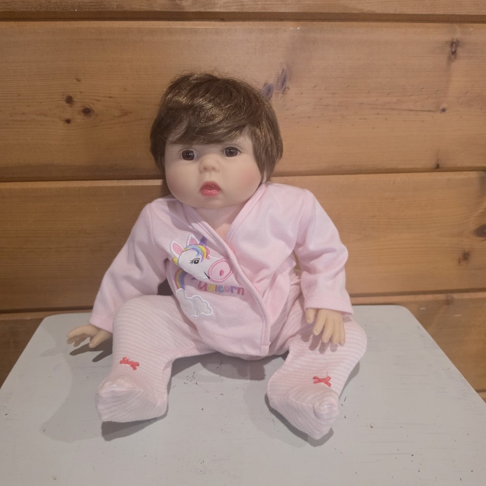 Aori Lifelike Realistic Reborn Baby Real Life Doll & outfit 2.5 Pounds